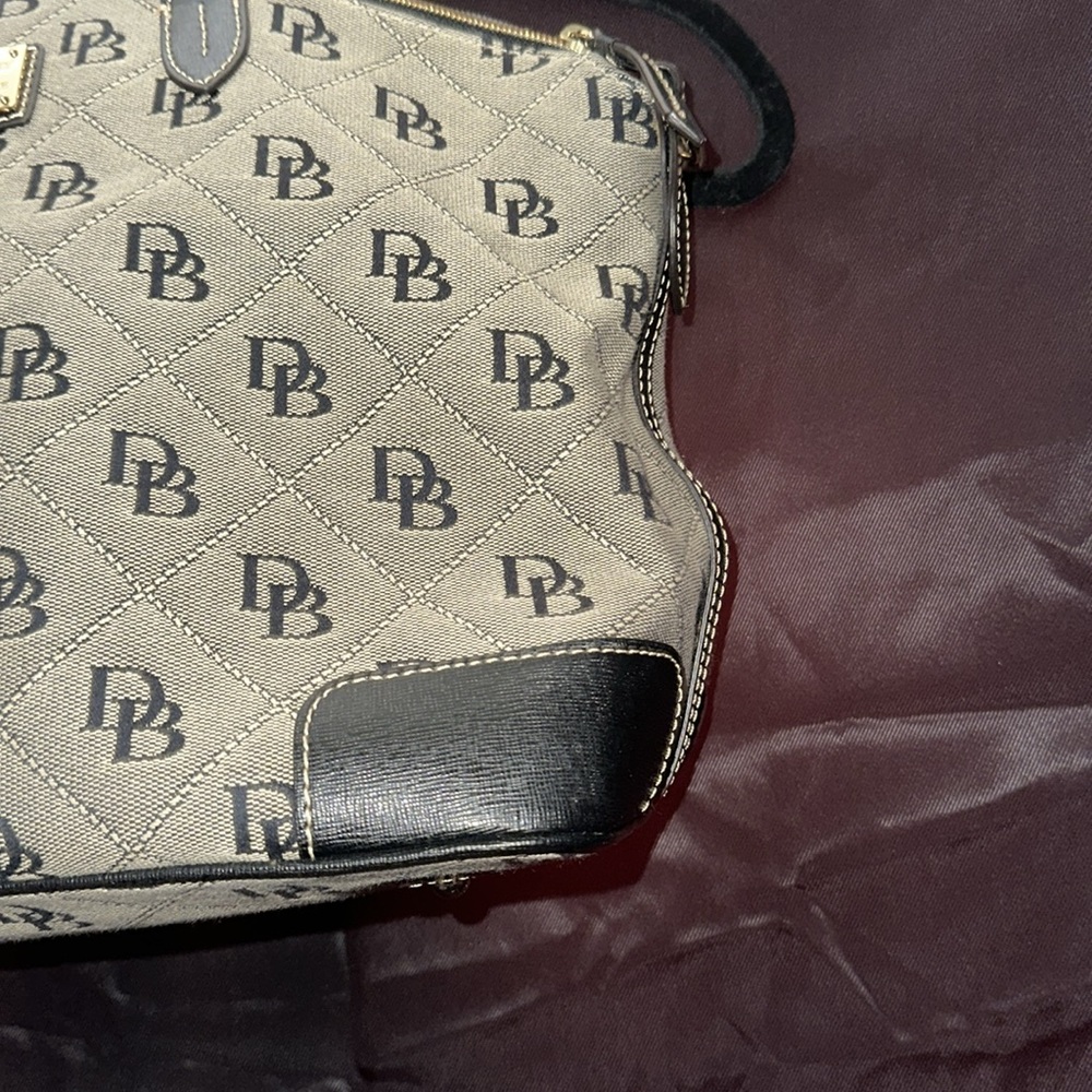Dooney and Bourke handbag - Picture 3 of 10